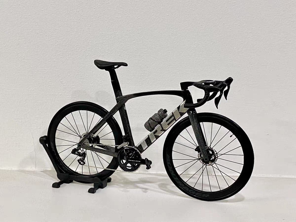 Trek Madone Gen 6 7 Miniaturas Modelo 1:12 Bicicleta de carretera | Regalo para tu pareja o para ti mismo | Modelo a escala | Ultra realista hecho a medida